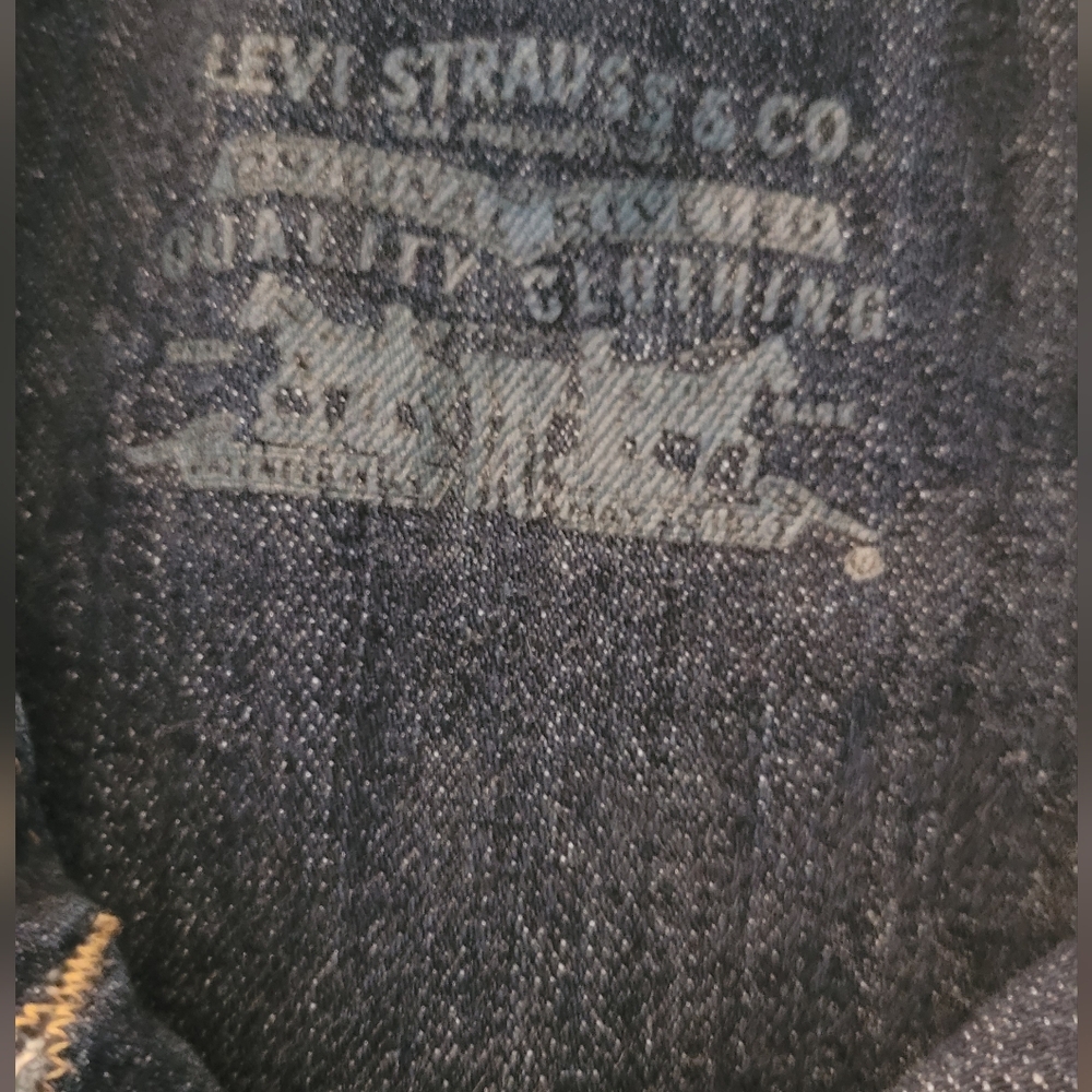 EUC Levi's Western Style Dark Blue Jean Jacket With Studded Pockets - Picture 9 of 10